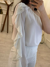 Cargar imagen en el visor de la galería, FIORELLA - Blusa blanca