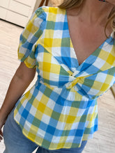 Cargar imagen en el visor de la galería, CLARA – Blusa a cuadros azul y amarillo con nudo