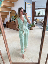 Cargar imagen en el visor de la galería, HOLANDA - Set blusa y pantalón verde claro