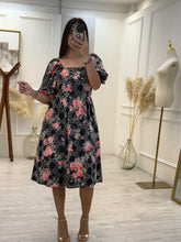 Cargar imagen en el visor de la galería, CAMELIA - Maxi vestido negro estampado