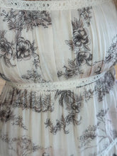 Cargar imagen en el visor de la galería, DEVON - Maxi vestido blanco estampado