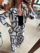 Cargar imagen en el visor de la galería, CAMRYN - Set blusa y pantalón blanco con negro