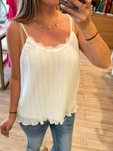 Cargar imagen en el visor de la galería, ROBY - Blusa blanca plisada