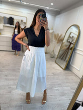 Cargar imagen en el visor de la galería, ISIS – Falda larga blanca con smock
