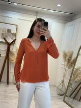 Cargar imagen en el visor de la galería, ANIKA - Blusa naranja manga larga