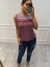 Cargar imagen en el visor de la galería, DARLA - Blusa roja estampada