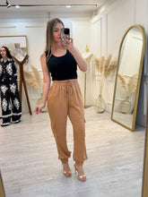 Cargar imagen en el visor de la galería, IRIS - Pantalon canela