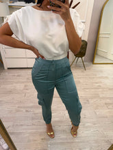 Cargar imagen en el visor de la galería, CLEMENTINA - Blusa blanca