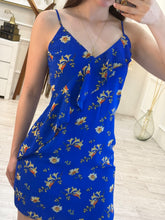 Cargar imagen en el visor de la galería, NICANORA - Vestido azul rey estampado