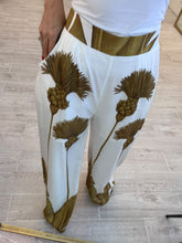 Cargar imagen en el visor de la galería, SOCORRO - Pantalón blanco estampado planta