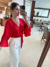 Cargar imagen en el visor de la galería, SALOME - Blusa roja