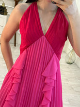 Cargar imagen en el visor de la galería, ROSALIA - Maxi vestido fucsia plisado