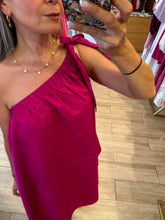 Cargar imagen en el visor de la galería, KIRAN - Vestido corto magenta