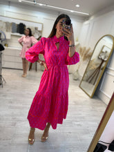Cargar imagen en el visor de la galería, VENUS – Maxi vestido fucsia estampado de manga larga