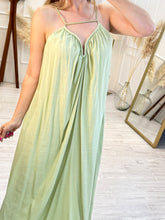 Cargar imagen en el visor de la galería, JESSAMINE - Maxi vestido verde tirantes