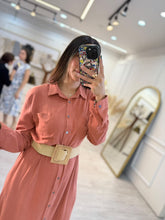 Cargar imagen en el visor de la galería, CALIPSO – Vestido midi camisero terracota con cinturón
