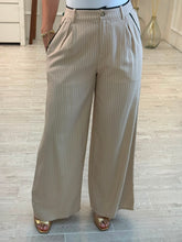 Cargar imagen en el visor de la galería, RIO - Pantalon beige rayas