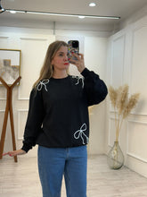 Cargar imagen en el visor de la galería, CAROLA - Sudadera negra moños