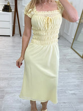 Cargar imagen en el visor de la galería, BENEDICTA - Vestido midi amarillo claro