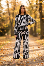 Cargar imagen en el visor de la galería, SELENE – Set pantalón tejido animal print zebra
