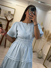 Cargar imagen en el visor de la galería, EGERIA – Maxi vestido a rayas azul y blanco con manga globo