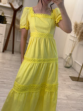 Cargar imagen en el visor de la galería, DAGGER - Maxi vestido amarillo