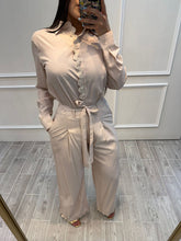 Cargar imagen en el visor de la galería, GRECIA - Set blusa y pantalón arena