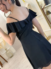 Cargar imagen en el visor de la galería, CLARABELLA - Vestido corto negro tirantes