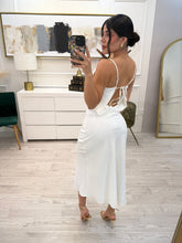 Cargar imagen en el visor de la galería, ODETTE - Vestido midi blanco