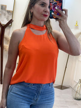 Cargar imagen en el visor de la galería, NADIA – Blusa naranja halter de gasa