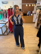 Cargar imagen en el visor de la galería, LARA - Set pantalón y blusa azul marino