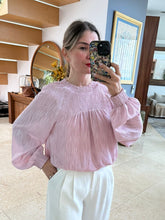 Cargar imagen en el visor de la galería, CARMELA - Blusa rosa manga larga