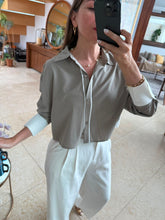 Cargar imagen en el visor de la galería, MUNICH - Blusa olivo