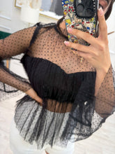 Cargar imagen en el visor de la galería, SUSETTE - Blusa negra transparencias