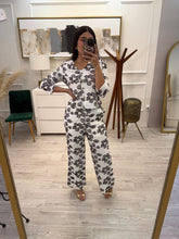 Cargar imagen en el visor de la galería, SARAI - Set pantalón y blusa estampado flores