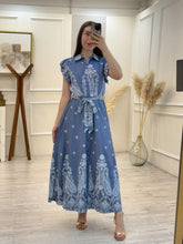 Cargar imagen en el visor de la galería, ARNELIA - Maxi vestido azul estampado