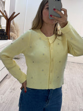Cargar imagen en el visor de la galería, NALANI - Sueter amarillo con apliques