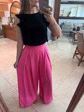 Cargar imagen en el visor de la galería, NIXIE - Blusa negra