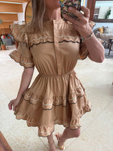 Cargar imagen en el visor de la galería, GARDENIA - Vestido corto café claro