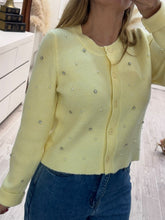 Cargar imagen en el visor de la galería, NALANI - Sueter amarillo con apliques
