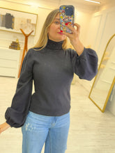 Cargar imagen en el visor de la galería, ESPERANZA - Blusa negra manga larga