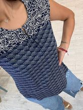 Cargar imagen en el visor de la galería, CELINE - Blusa azul marino estampada sin mangas
