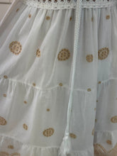 Cargar imagen en el visor de la galería, FIORELLA - Vestido blanco estampado tirantes