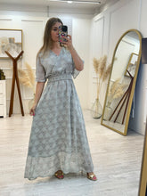 Cargar imagen en el visor de la galería, NYX - Maxi vestido estampado gris