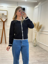 Cargar imagen en el visor de la galería, NAYARA - Sueter negro con detalles blancos