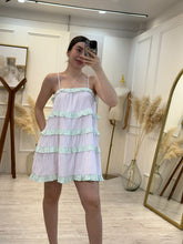 Cargar imagen en el visor de la galería, HARMONÍA – Vestido corto lila con olanes verde menta