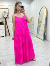 Cargar imagen en el visor de la galería, JULIANA - Maxi vestido fucsia plisado tirantes