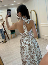 Cargar imagen en el visor de la galería, AGNES - Maxi vestido blanco estampado café