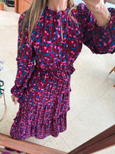 Cargar imagen en el visor de la galería, EUDORA - Maxi vestido estampado vino con azul