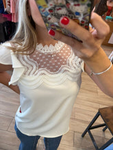 Cargar imagen en el visor de la galería, BRENDA - Blusa blanca